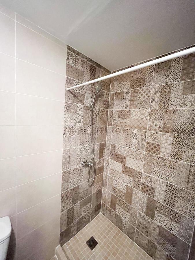 Amplio Apartamento En Av. Carlos Haya Malaga
